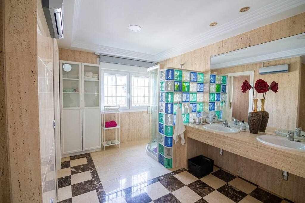 Lujosa Villa En Alhaurin De La Torre 7 Dormitorios Buitenkant foto